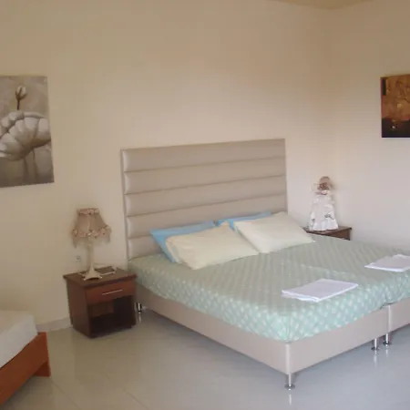 Lyristis Dinos & Apart Otel 3*