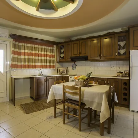 Lyristis Dinos & Apart Otel 3*