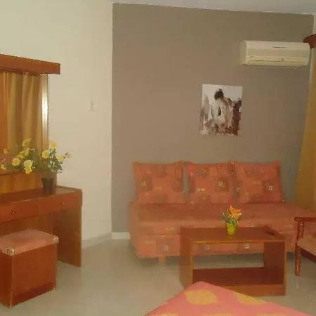Apart Otel Lyristis Dinos &