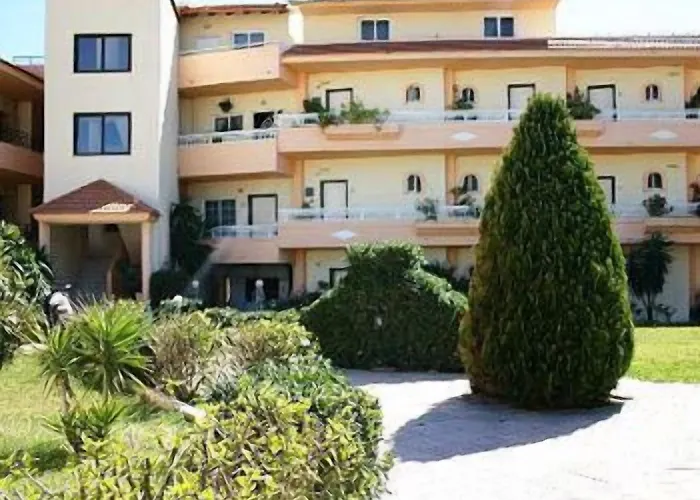 Aparthotel Lyristis Dinos & 3*