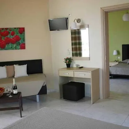 Lyristis Dinos & Lejlighedshotel