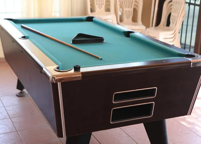 Ξενοδοχείο με διαμερίσματα Lyristis Dinos & Φαληράκι