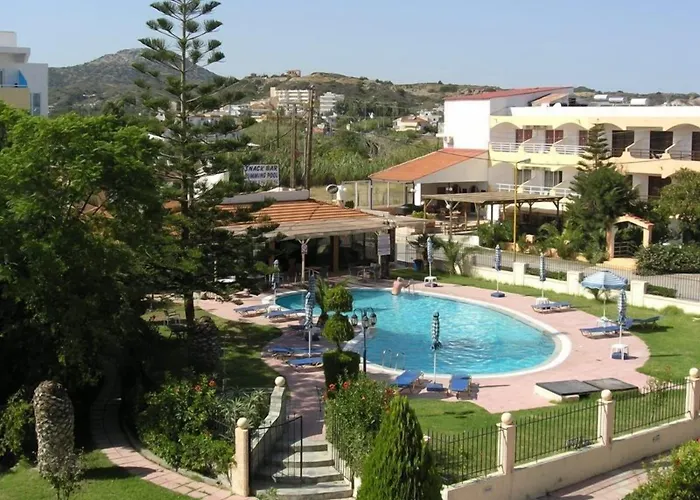 Lyristis Dinos & 3* Φαληράκι