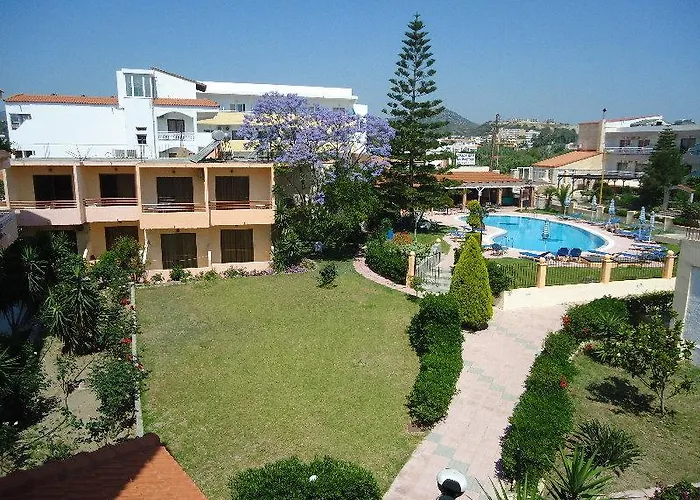 Lyristis Dinos & 3* Φαληράκι