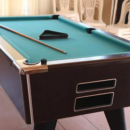 アパートホテル Lyristis Dinos & ファリラキ