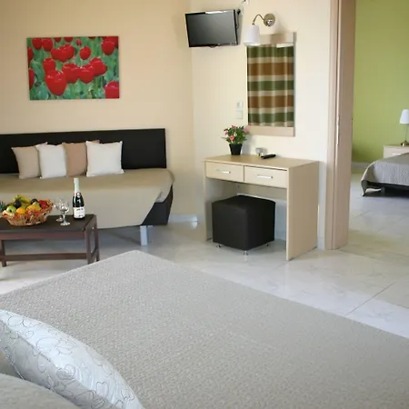 アパートホテル Lyristis Dinos & ファリラキ