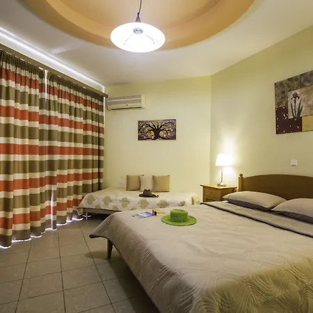 アパートホテル Lyristis Dinos & ファリラキ