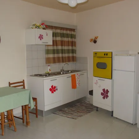 Lyristis Dinos & Apartmanhotel