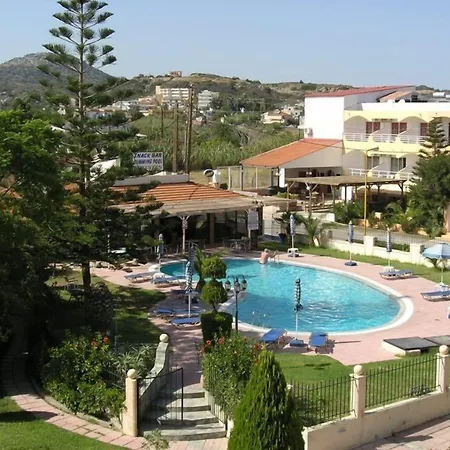 Lyristis Dinos & 3* ファリラキ