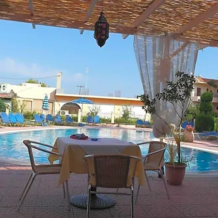 Lyristis Dinos & Aparthotel 3*