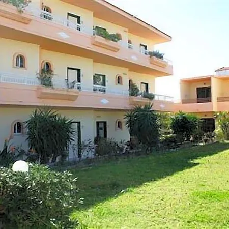 Lyristis Dinos & Aparthotel Faliraki