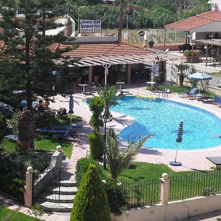 Lyristis Dinos & アパートホテル