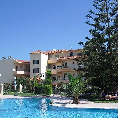 アパートホテル Lyristis Dinos & 3*