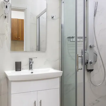 アパートホテル Lyristis Dinos & 3*