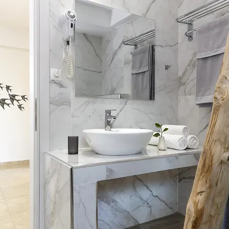 Lyristis Dinos & アパートホテル 3*