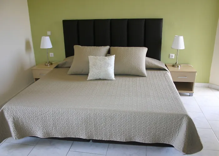 Lyristis Dinos & Aparthotel 3*