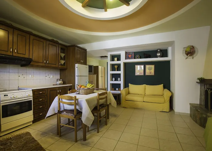 Lyristis Dinos & 法里拉基