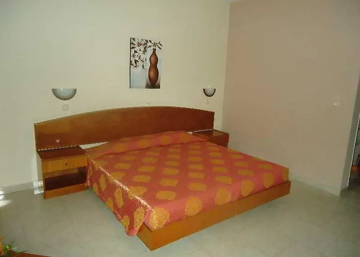 Lyristis Dinos & Aparthotel Faliraki