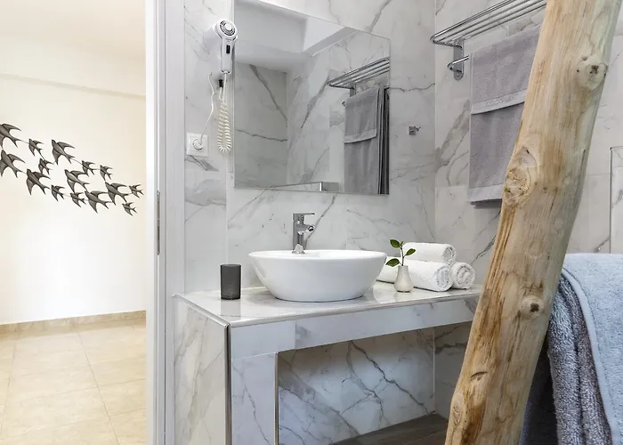 Lyristis Dinos & Aparthotel 3*