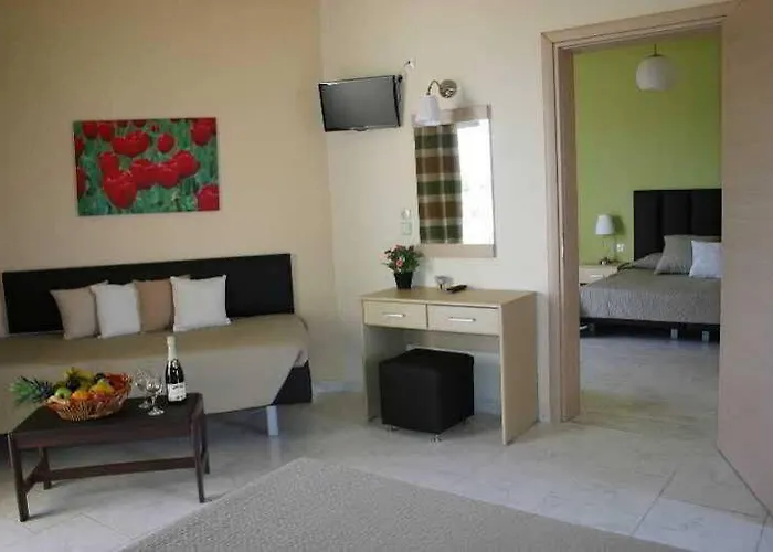 Lyristis Dinos & Aparthotel