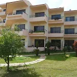 Lyristis Dinos & Aparthotel