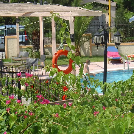 Lyristis Dinos & פליראקי