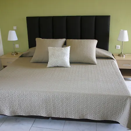 Lyristis Dinos & Hotel de apartamente 3*