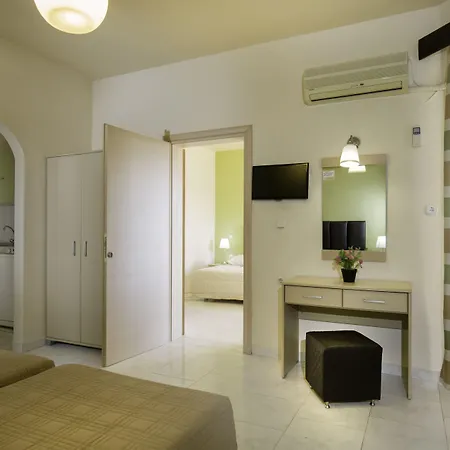 Hotel de apartamente Lyristis Dinos & 3*