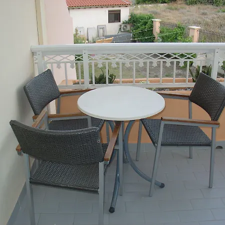 Lyristis Dinos & Hotel de apartamente 3*