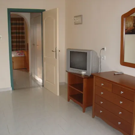 Lyristis Dinos & Hotel de apartamente 3*