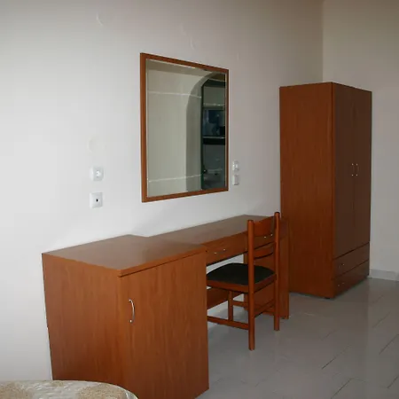 Lyristis Dinos & Hotel de apartamente 3*