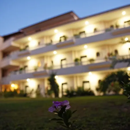 Hotel de apartamente Lyristis Dinos & 3*