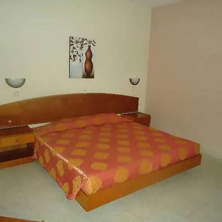 Lyristis Dinos & Aparthotel Faliraki