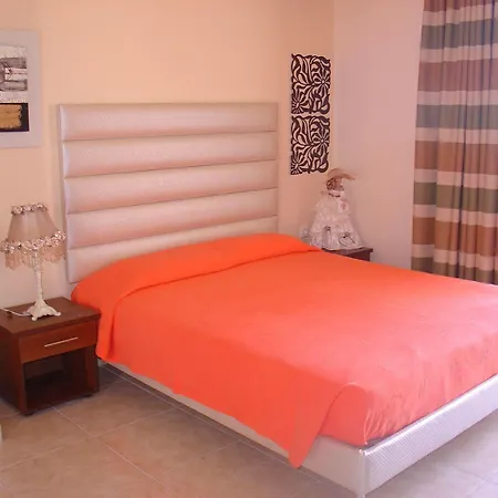 Lyristis Dinos & Aparthotel Faliraki