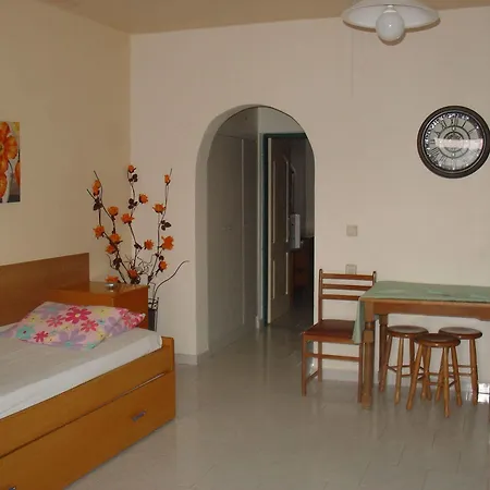 Aparthotel Lyristis Dinos & 3*