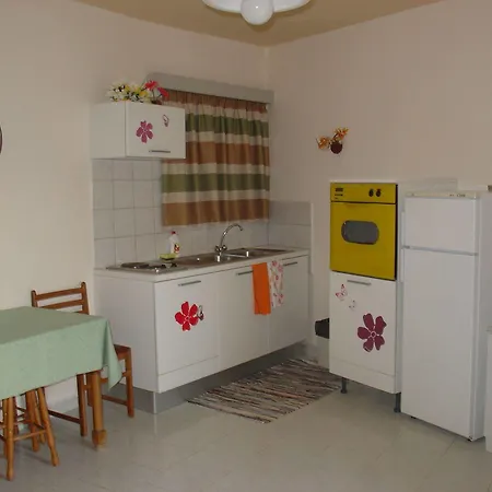 Lyristis Dinos & Aparthotel 3*