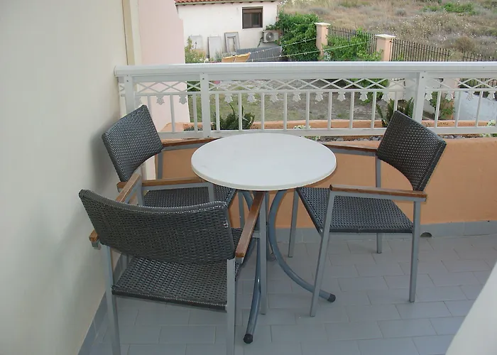 Lyristis Dinos & Lejlighedshotel 3*