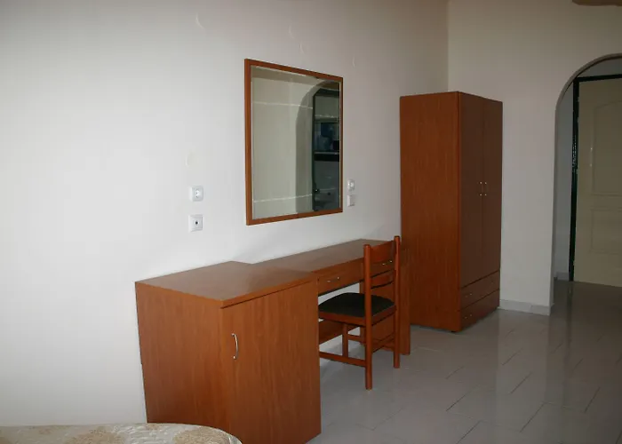 Lyristis Dinos & Lejlighedshotel 3*